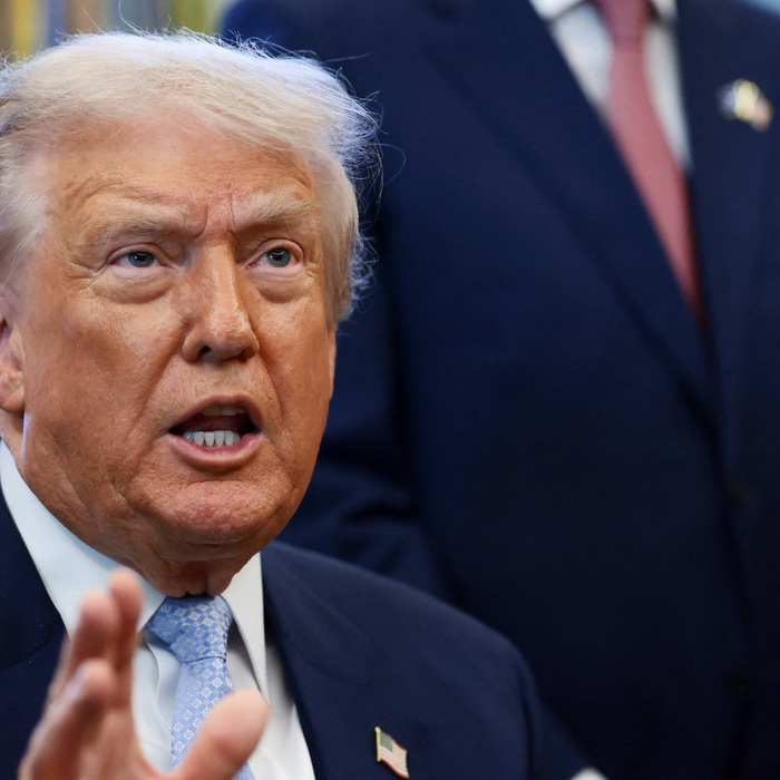 Bloomberg: Chính quyền ông Trump lên kế hoạch B phòng Tòa án tối cao bác bỏ thuế quan - Tuổi Trẻ Online