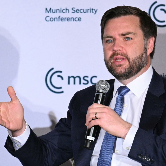 Phó tổng thống Mỹ JD Vance kêu gọi Nga - Ukraine đối thoại trực tiếp - Tuổi  Trẻ Online