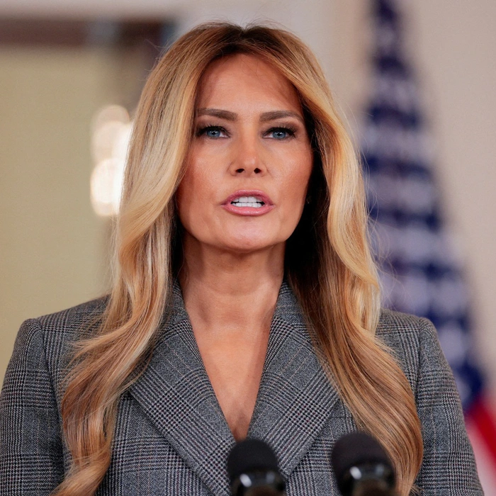 Bà Melania Trump bác bỏ liên hệ với tỉ phú ấu dâm Epstein - Tuổi Trẻ Online