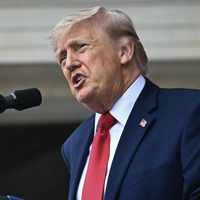 Ông Trump nêu 3 phương án xử lý kho uranium làm giàu của Iran - Tuổi Trẻ Online