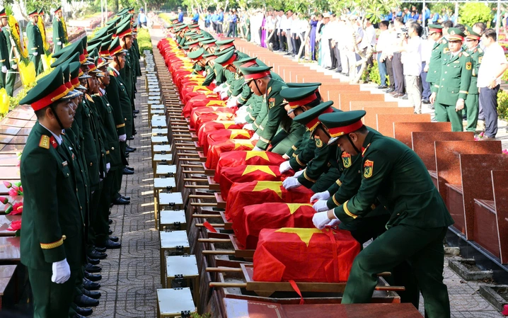 Cần Thơ truy điệu, an táng 38 hài cốt liệt sĩ