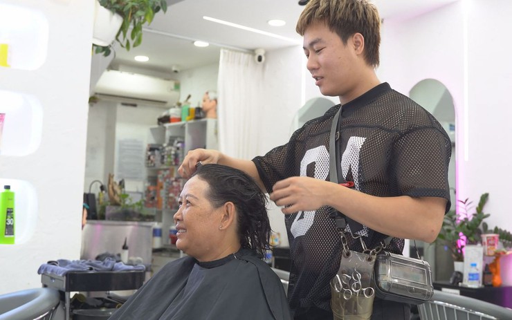 Cuộc thi Lan tỏa năng lượng tích cực 2025: Tiệm cắt tóc thu phí bằng nụ cười
