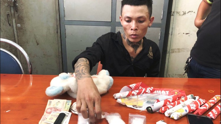 Giấu ma tuý trong gấu bông vẫn không qua mắt được công an