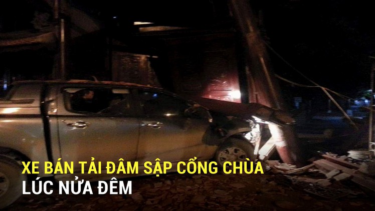 Uống rượu, lái xe bán tải đâm sập cổng chùa lúc nửa đêm