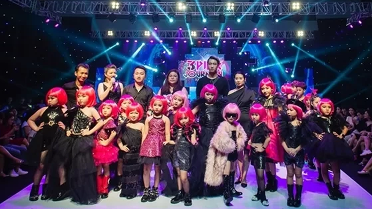 NTK Phương Hồ “gây bão” với fashion show Pink Journey 3 tại Hà Nội