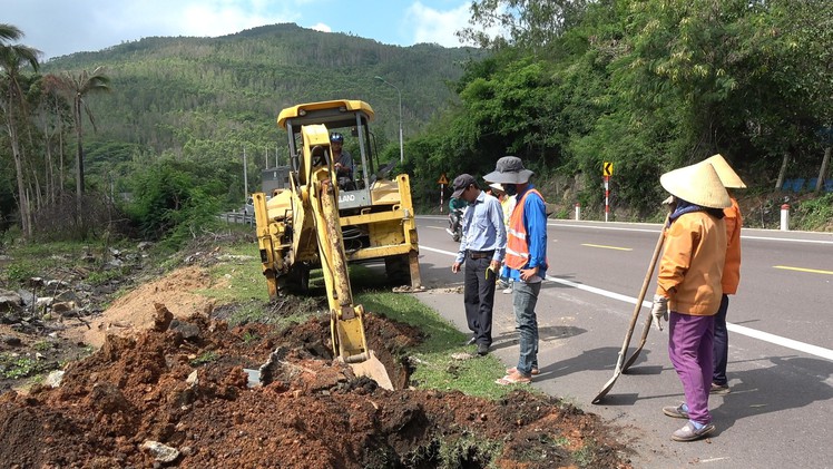 Vá hộ lan trên QL 1D, xoá “điểm đen” nhức nhối về tai nạn giao thông