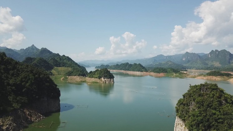 Cuộc sống mới ở “Hạ Long của miền Tây Bắc”