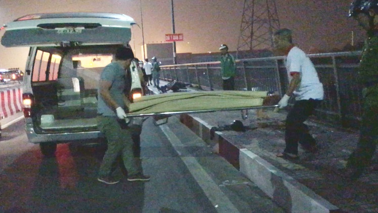 Đi đua xe về, 2 thiếu niên tông vào lề cầu Bình Lợi thương vong