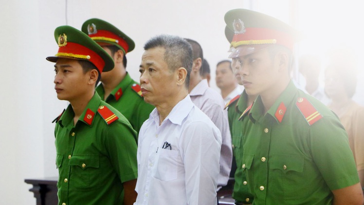 Có “tài liệu ủy thác tư pháp từ FBI”, lại hoãn phiên tòa xử cựu Bí thư Thị ủy Bến Cát