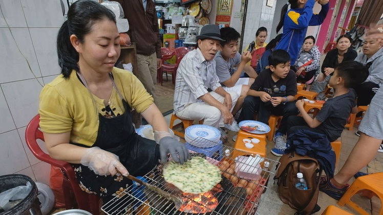 Thưởng thức “pizza Đà Lạt”, món ăn dân dã đậm chất tình