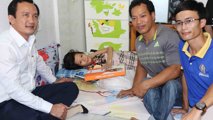 Chiếc huy chương vàng của vận động viên khuyết tật và tuổi 16 của Hương