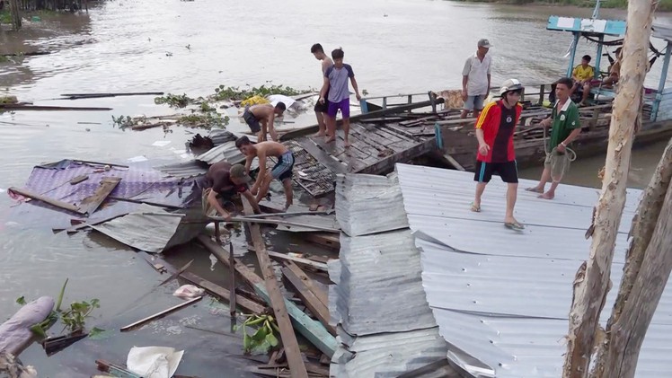 Tin nóng 24h: Nhà ở trên sông, đừng đánh đổi mạng người bằng “cuộc chiến” với “hà bá”