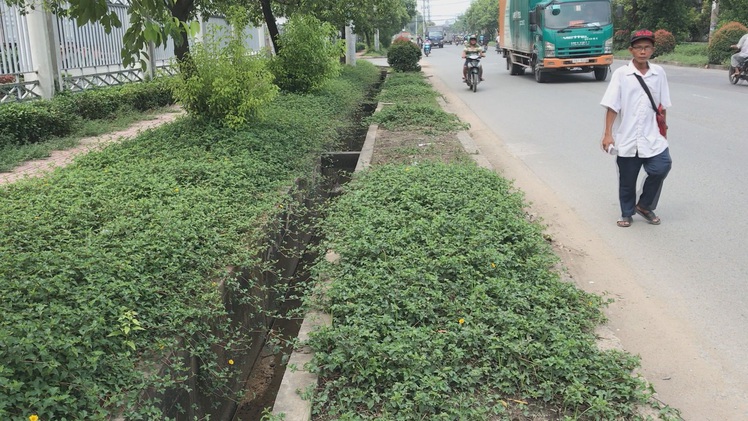 Đường cống nước chực chờ “nuốt” người dân trong KCN Vĩnh Lộc