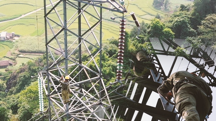 Vui buồn đời thợ truyền tải điện vùng Đông Bắc