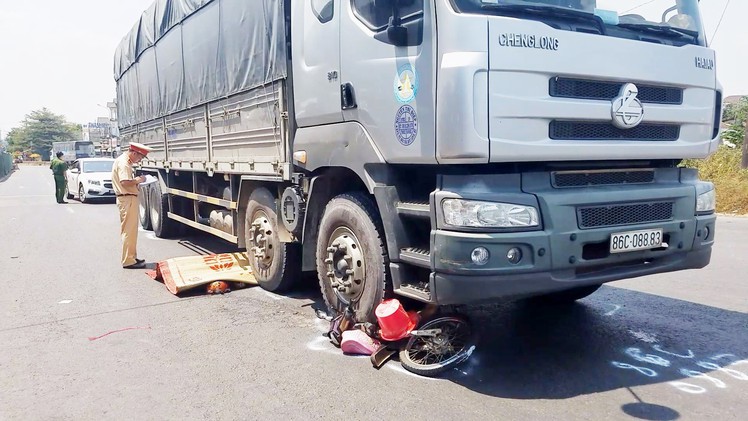 Tai nạn chết người ở ngã tư Dầu Giây