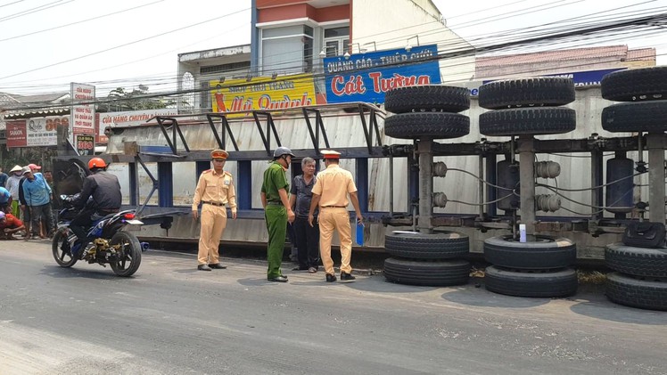 3 bà cháu bị xe container đè chết