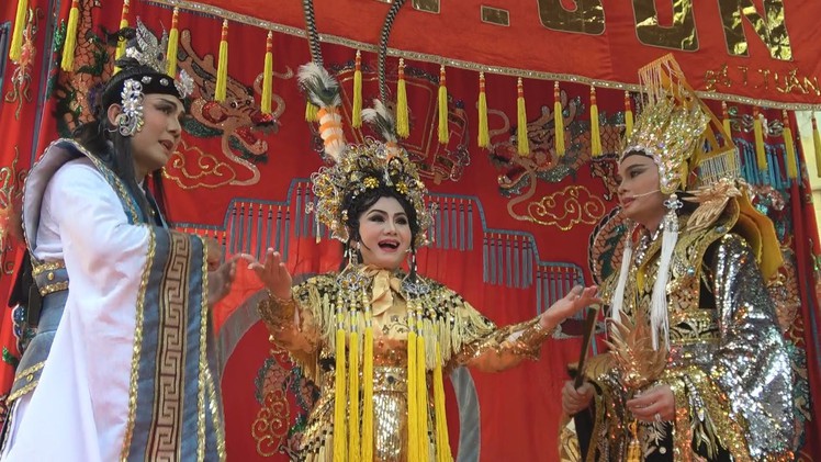 Lễ Kỳ yên thưởng thức vở “Long lân quy phụng”