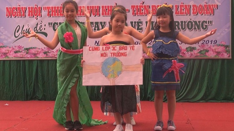 Biến rác thải thành những trang phục hữu dụng