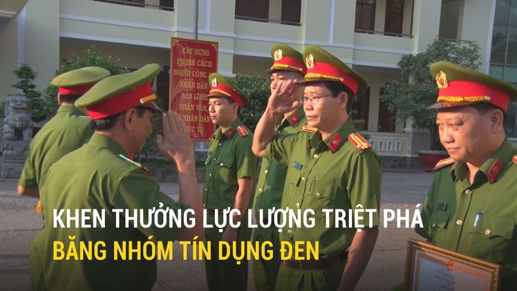 Khen thưởng lực lượng triệt phá băng nhóm tín dụng đen
