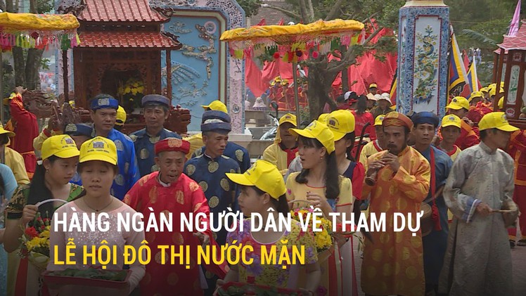 Hàng ngàn người dân về tham dự Lễ hội Đô Thị Nước Mặn