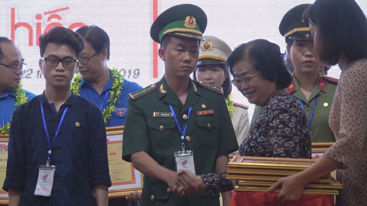 10 năm giải thưởng Vừ A Dính đồng hành cùng đồng bào dân tộc thiểu số