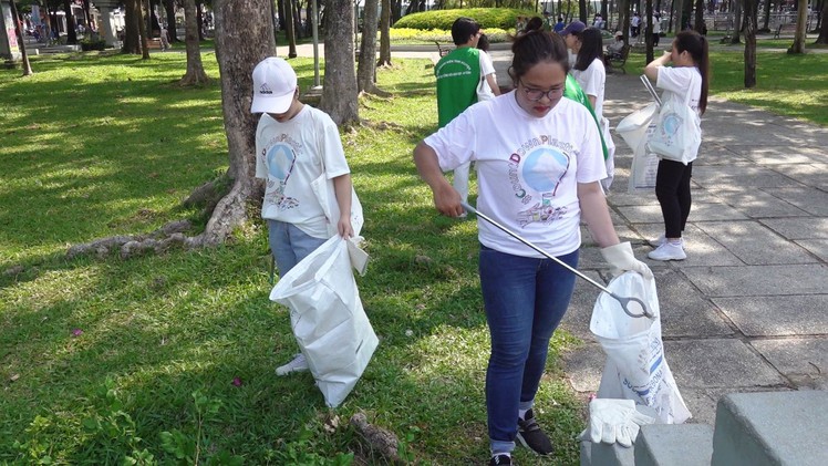 “10 người dọn rác, 100 người xả”, bao giờ thành phố mới sạch?