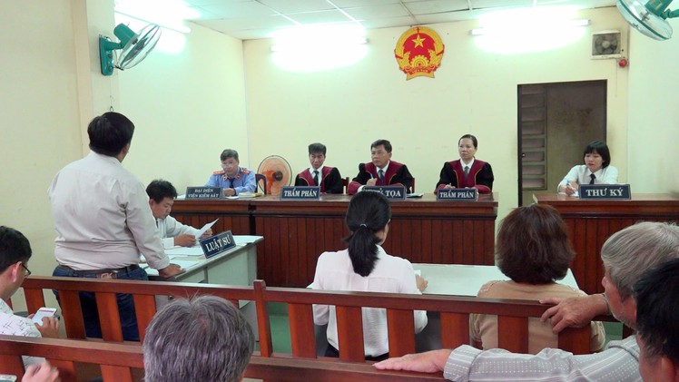 Căng thẳng phiên tòa CSGT kiện lãnh đạo xã vì bị chê “hách dịch”