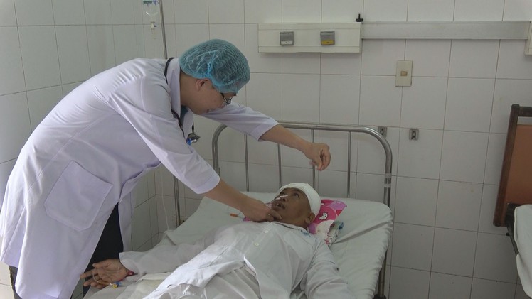 Làm tắc mạch phẫu thuật khối u màng não khổng lồ thành công