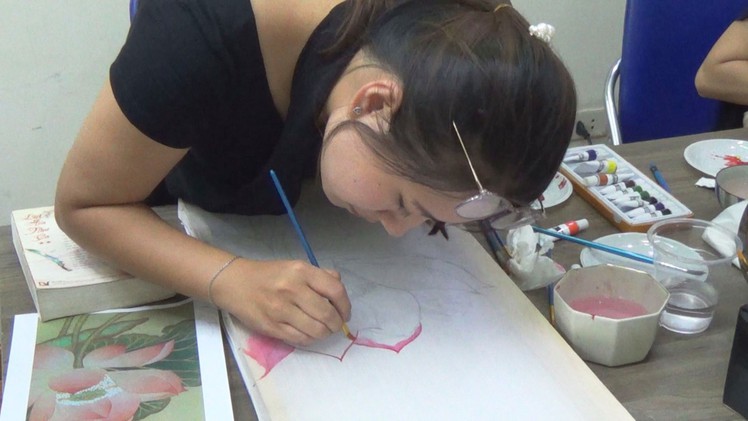 Khơi gợi tình yêu nghệ thuật vẽ tranh trên lụa Việt Nam