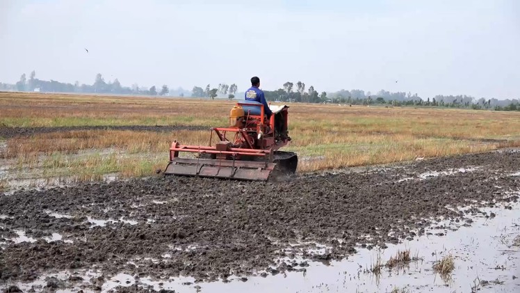 Độc đáo chiếc máy xới của người thợ cơ khí