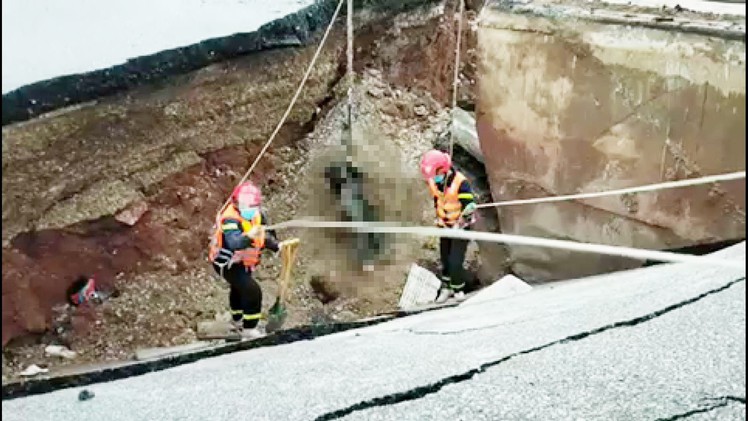 Sạt lở đường làm 5 người thương vong tại Thanh Hóa