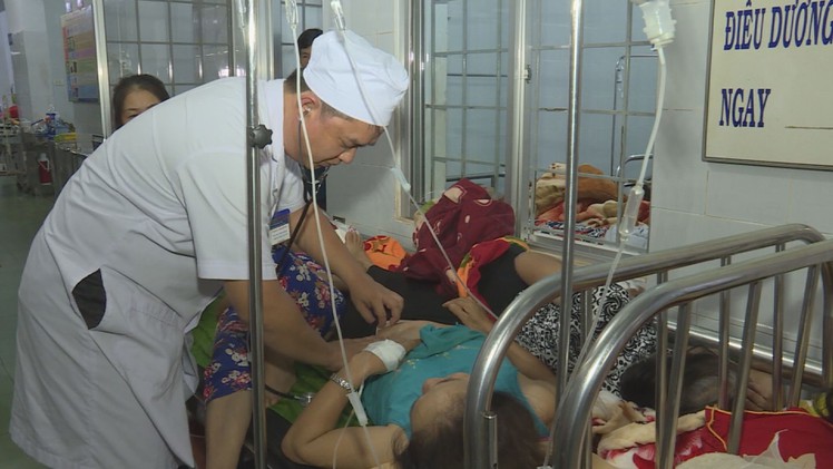 352 người bị ngộ độc ở tiệc cưới tại Đắk Lắk do nhiễm khuẩn từ gỏi hải sản