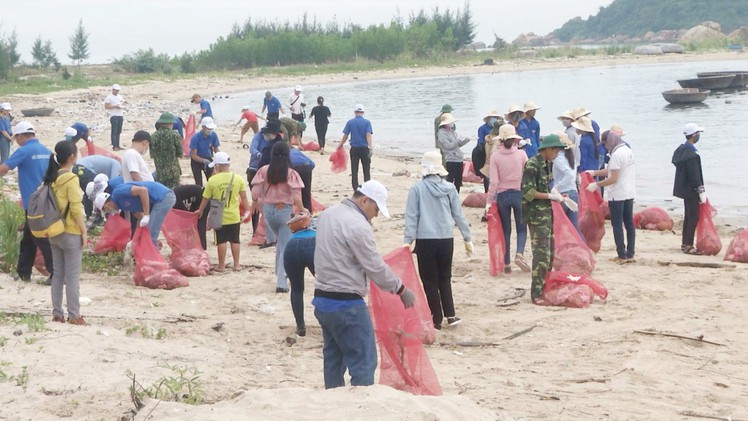 Ra quân chống rác thải nhựa, làm sạch biển