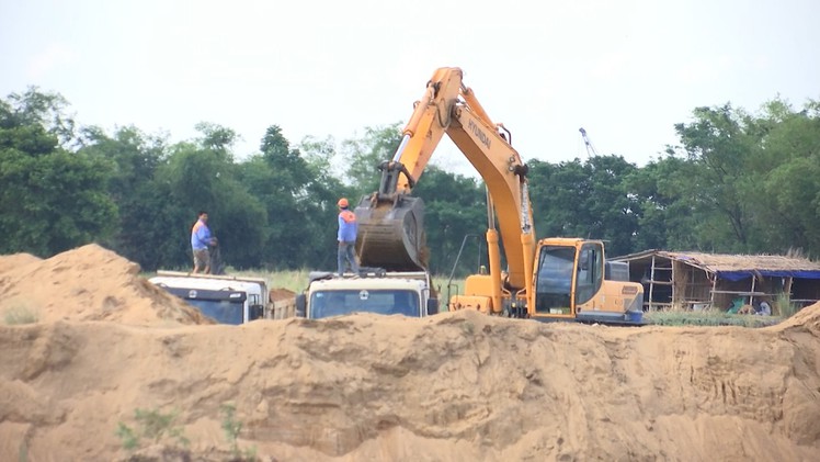 Dân kêu trời vì nạn hút cát trên sông Ba