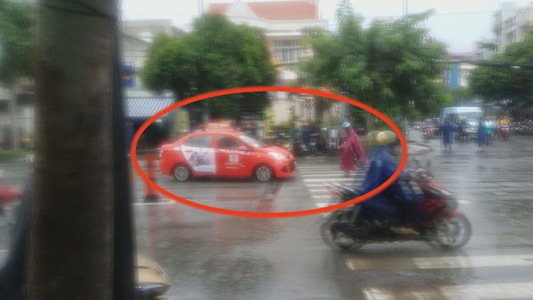 Gây tai nạn, tài xế taxi lùi xe, bỏ trốn