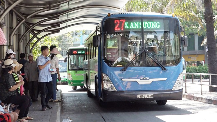 Khách đi xe buýt giảm do xe ôm công nghệ phát triển