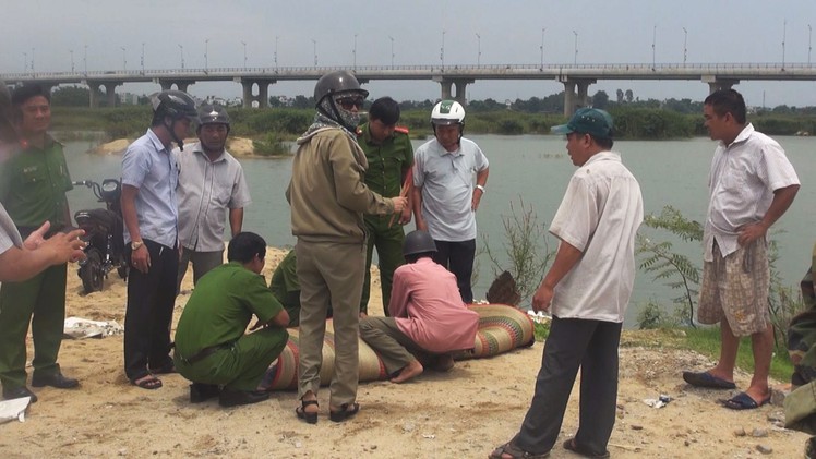 Phút cảnh báo: Nỗi lo học sinh chết đuối từ những hố “tử thần”