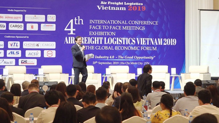 Hàng không khó “cất cánh” vì thiếu kho bãi, nhân lực ngành Logistics