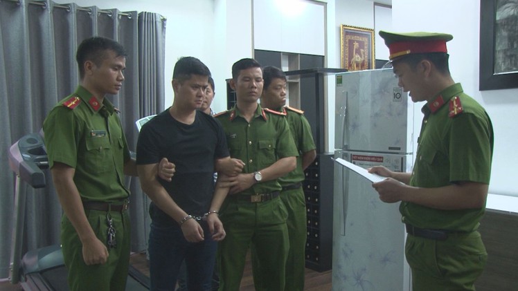 Khởi tố một bác sĩ có hành vi hiếp dâm và cố ý gây thương tích
