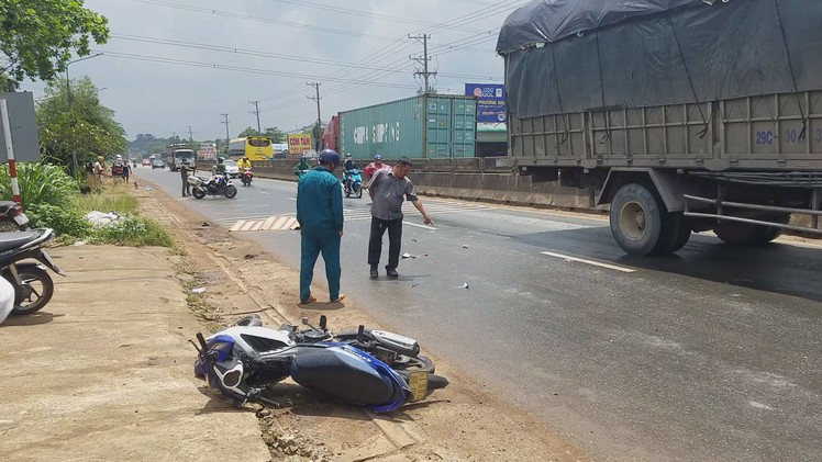 Truy đuổi 6km bắt xe container cán chết thầy giáo rồi bỏ chạy