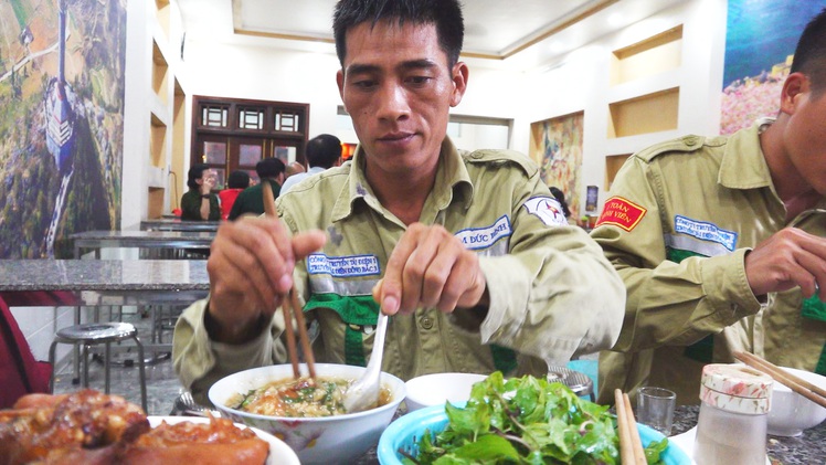 Mùa xuân, đến Hà Giang ăn cháo “thuốc độc”