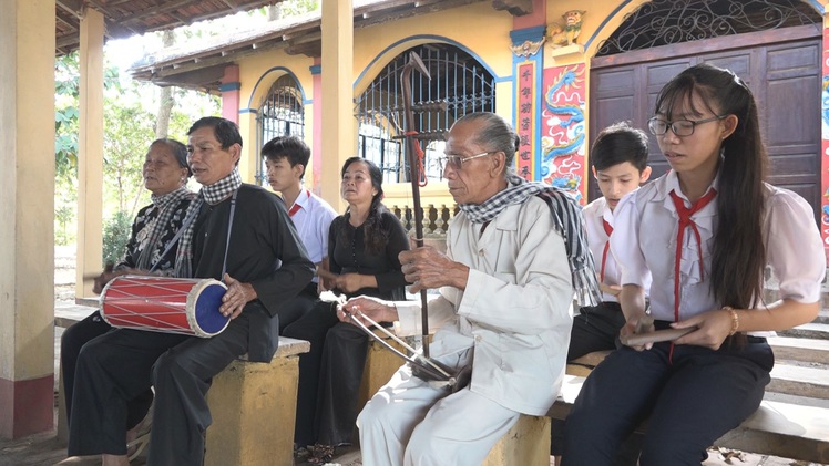 Độc đáo hát sắc bùa Phú Lễ ngày Tết