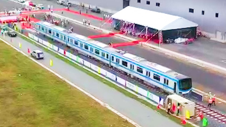 Video: TP.HCM tổ chức lễ đón nhận đoàn tàu metro số 1