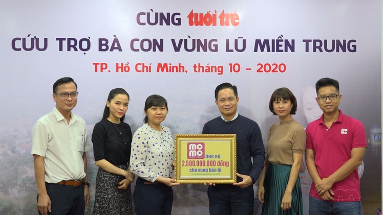 Ví MoMo trao 2,5 tỉ đồng tiền quyên góp “Cùng Báo Tuổi Trẻ cứu trợ bà con vùng lũ miền Trung”