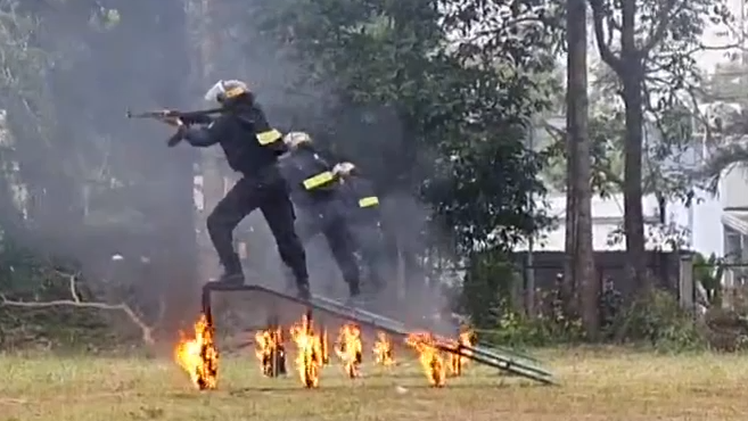 Video: Công an tiêu diệt nhóm khủng bố ở sân bay Long Thành trong một tình huống giả định