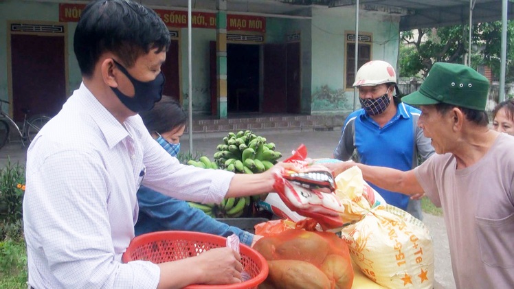 Góc nhìn trưa nay | Ấm lòng những món quà quê người dân gửi tặng khu cách ly