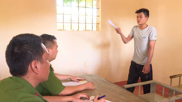 Video: Sàm sỡ cô gái trong quán karaoke, nam thanh niên bị đâm lủng lá lách