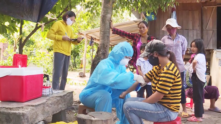 Góc nhìn trưa nay | Tiêm phòng bạch hầu cho trên 700 người trong vùng dịch