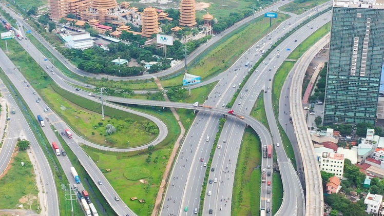 Video: Ngắm tuyến metro số 1 Bến Thành - Suối Tiên từ trên cao