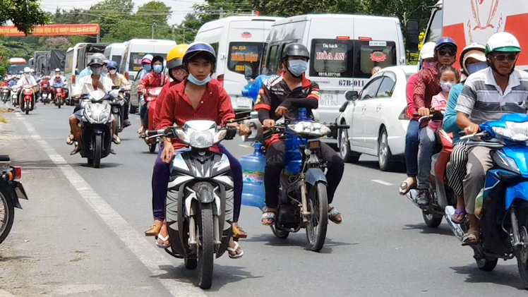 Video: Đi chơi rằm tháng 7 và lễ 2-9, kẹt xe ùn ứ kéo dài trên quốc lộ 91